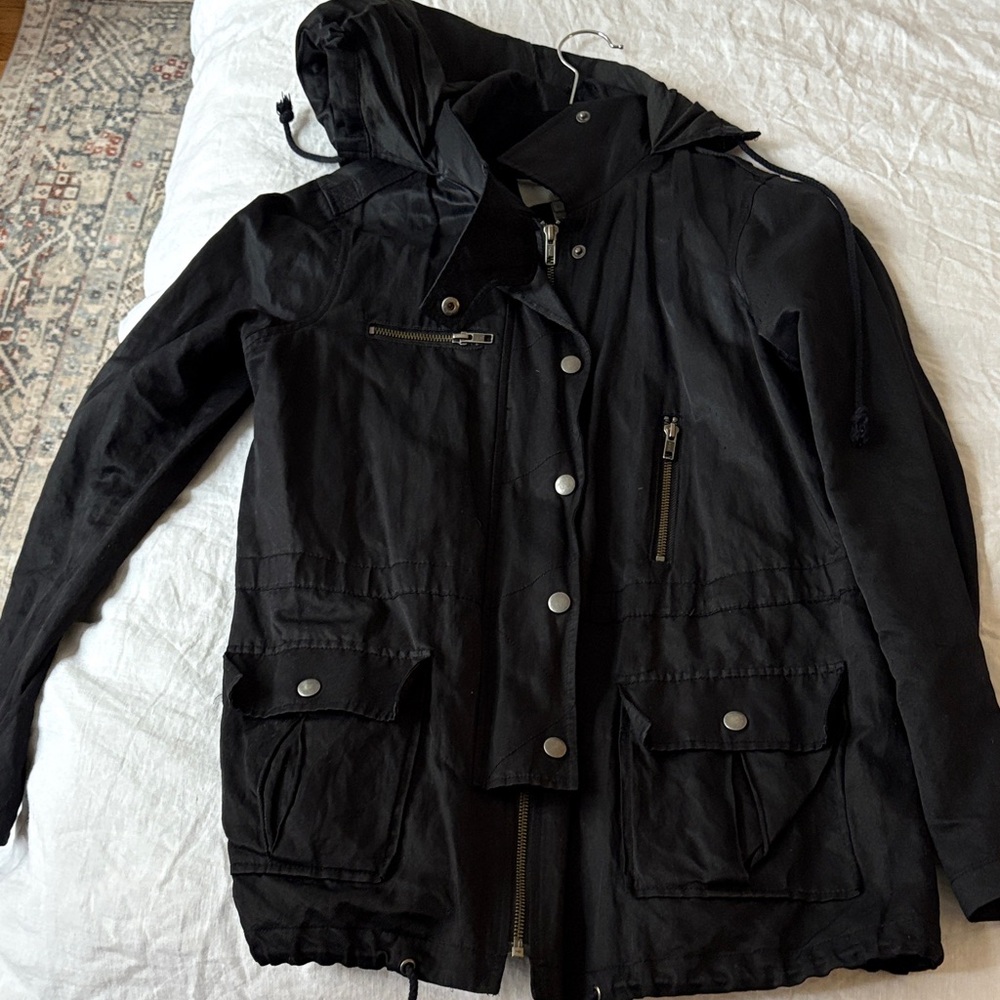 MINT (hardly worn) Joie Black Utlilty Jacket with Hood - size L